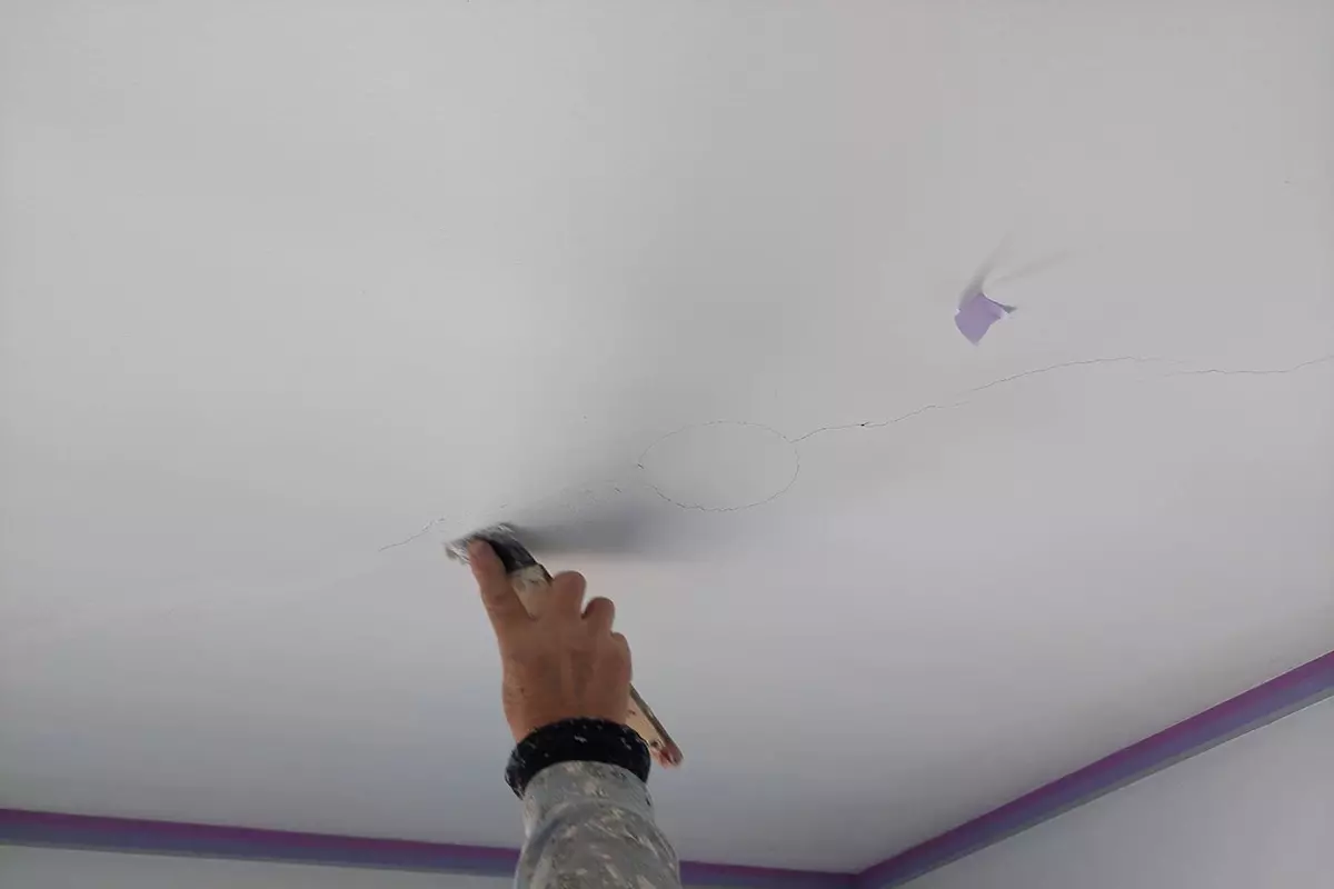 天井のパテ補修